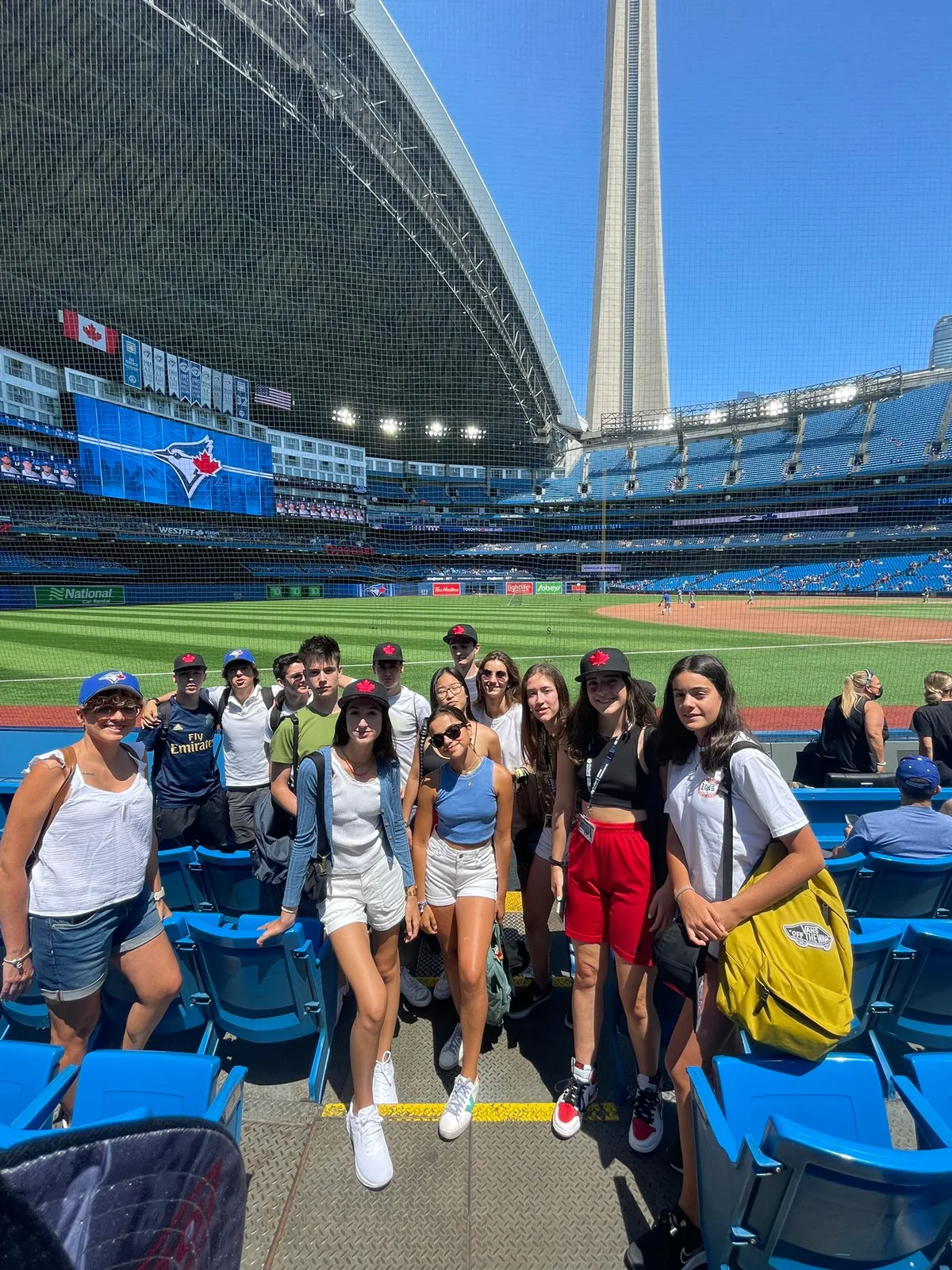 Élèves en sortie au stade de baseball