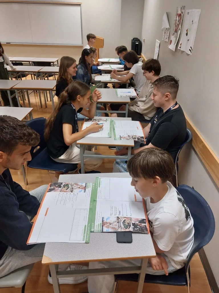 Élèves en salle de classe